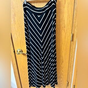 Merona Chevron Patterned Maxi Skirt in Black and White